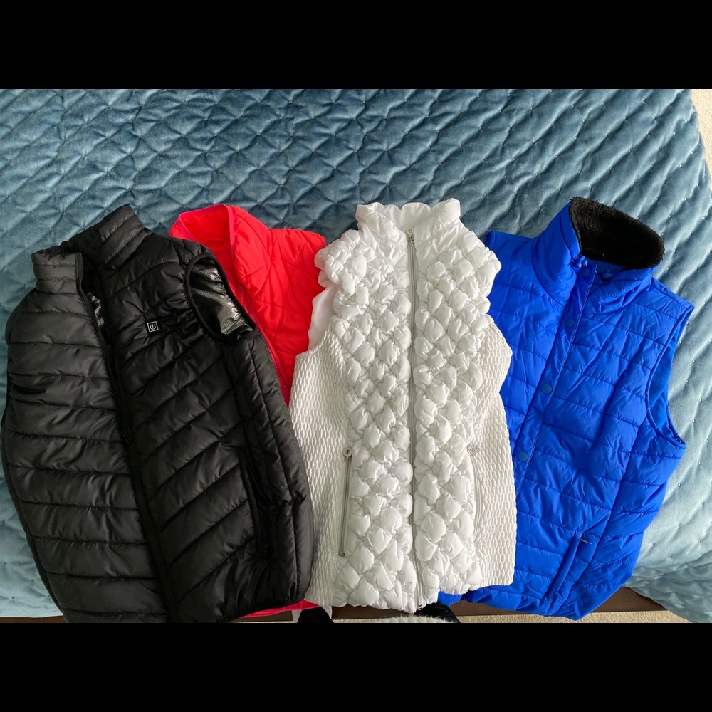 Lot of 4vests Size M pink size L Great condition